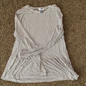 old navy medium long sleeve shirt